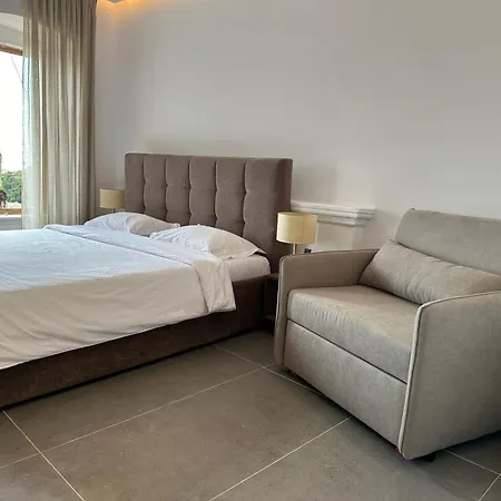 Lion's شقة فلورا