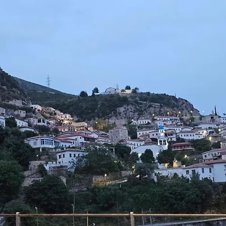 Lion's شقة فلورا